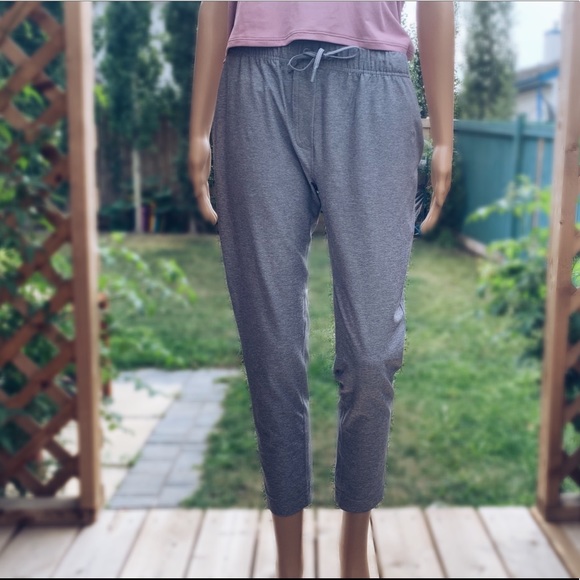 Lululemon Jet Crop (Slim), size 4